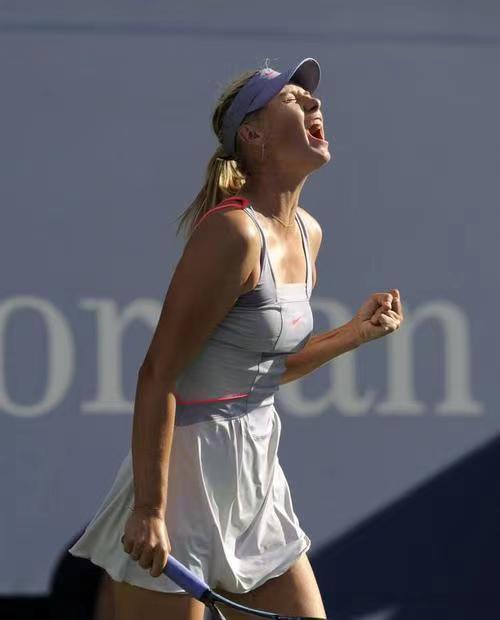 莎拉波娃重返赛场，出色防守首场状态出色，雄鹿观众沸腾！