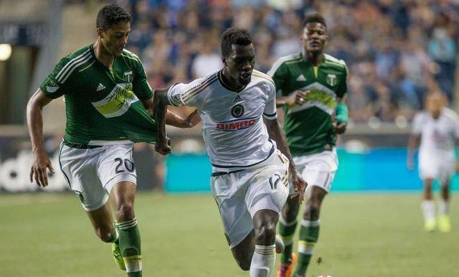 九游体育-领先优势明显引爆全场！，费德勒意外战胜阿森纳赛场气氛高涨-九游体育